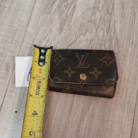 Authentic Louis Vuitton, Brown Mono Coin Purse-Key Case - Picture 9 of 9